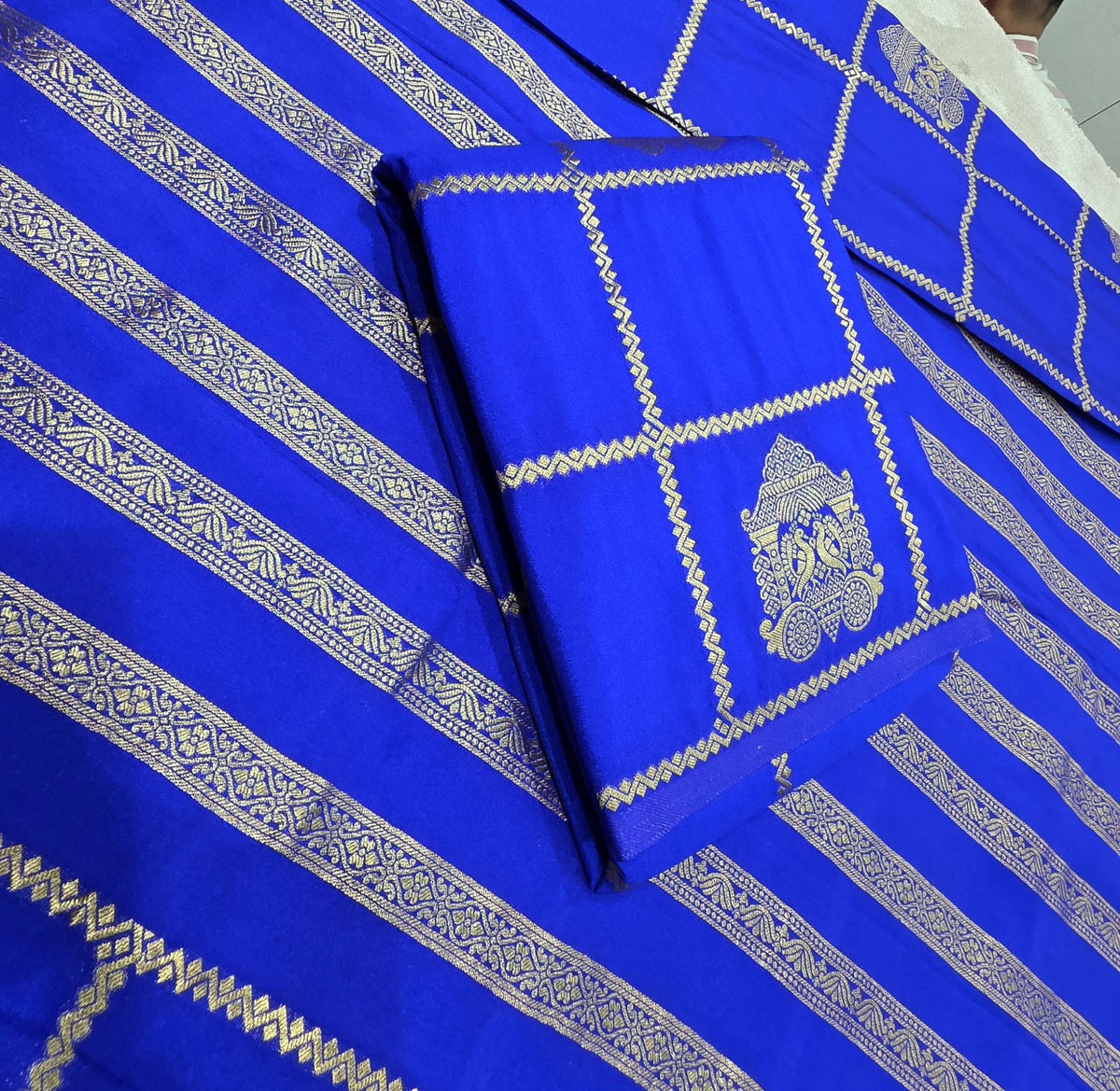 Premium Quality Viscose khadi Georgette saree With Zari Weaving check & Ratha Design Saree 2