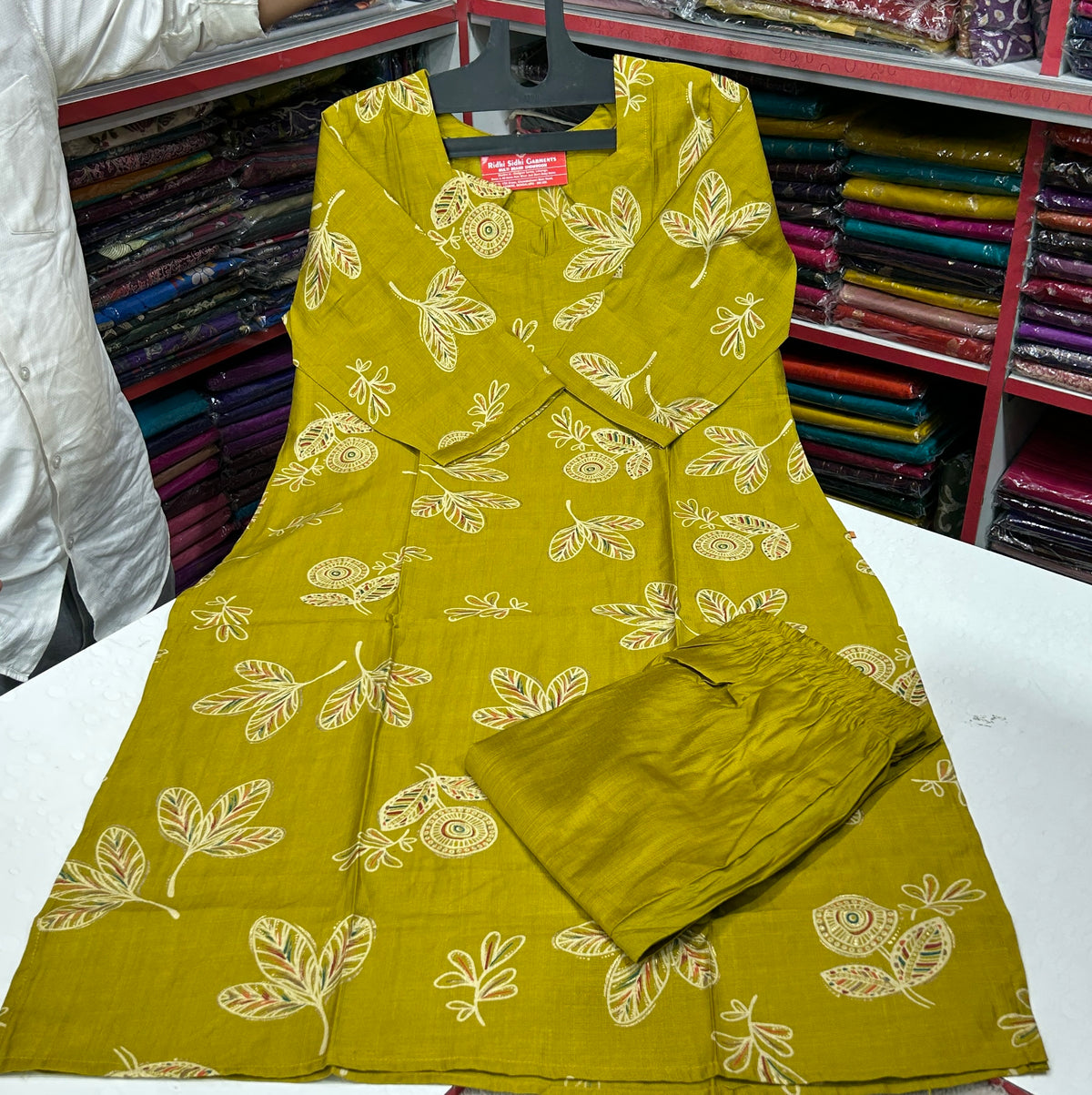 💯 premium quality 
Gadwal cotton febric set
With digital design 
Pant with