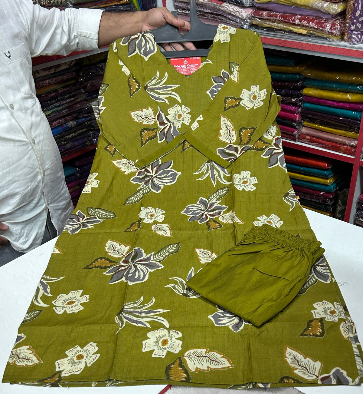 💯 premium quality 
Gadwal cotton febric set
With digital design 
Pant with pocket