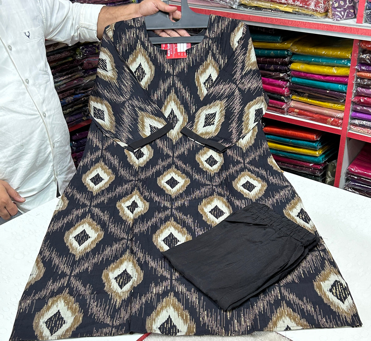 💯 premium quality 
Gadwal cotton febric set
With digital design 
Pant with